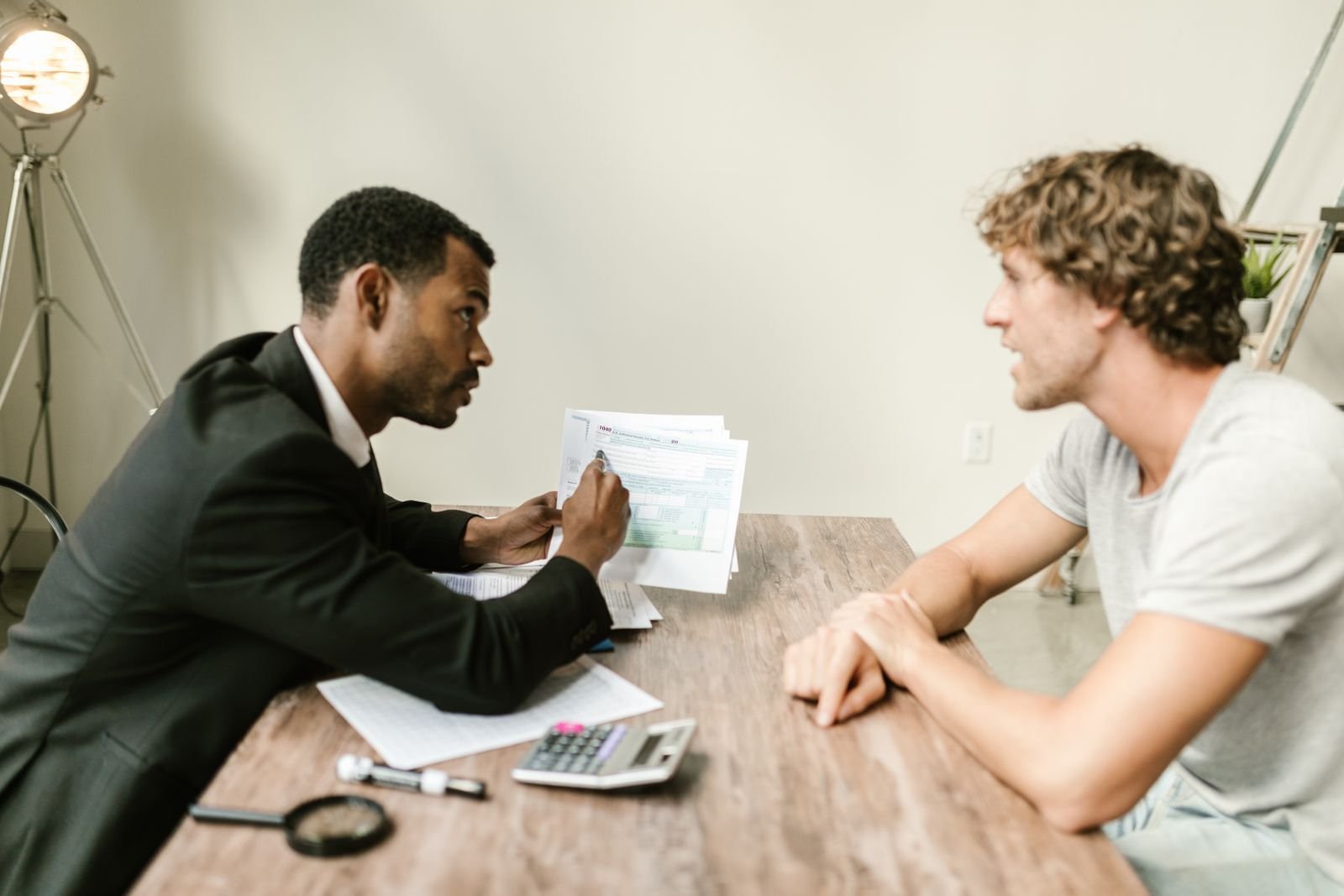 Account manager walking a member through the SmartPips signal subscription