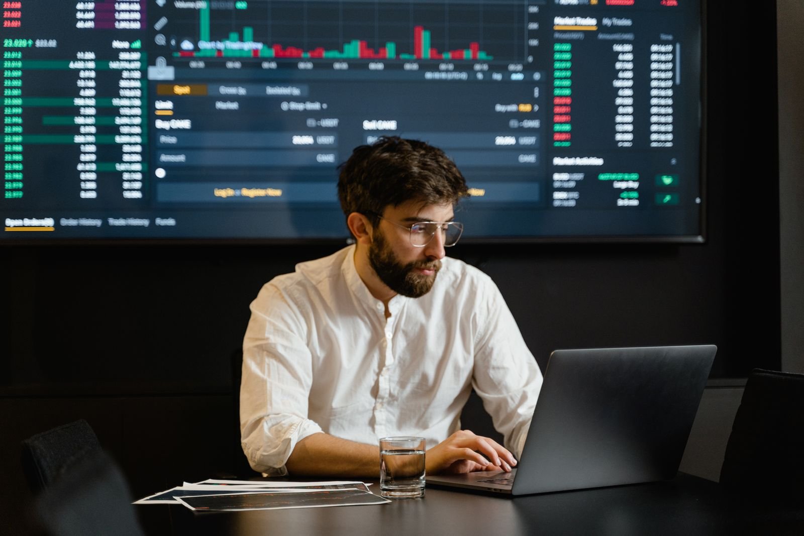 Senior forex analyst studying candlestick structure before publishing a signal